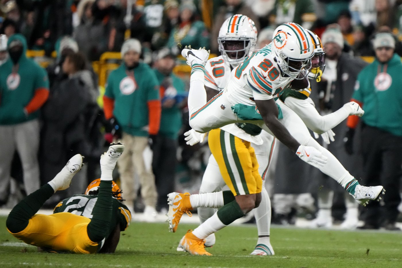 Love connects with Reed on 2 TDs as Packers use fast start to beat Dolphins 30-17 | iNFOnews.ca