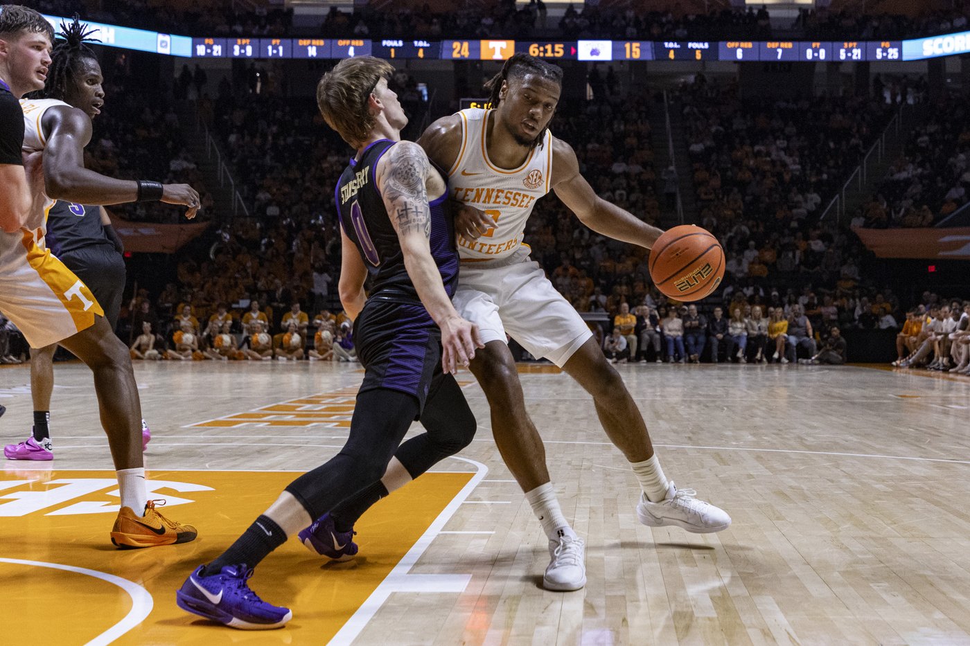 Lanier scores 19 as No. 1 Tennessee routs Western Carolina 84-36 | iNFOnews.ca Lanier scores 19 as No. 1 Tennessee routs Western Carolina 84-36 | iNFOnews.ca
