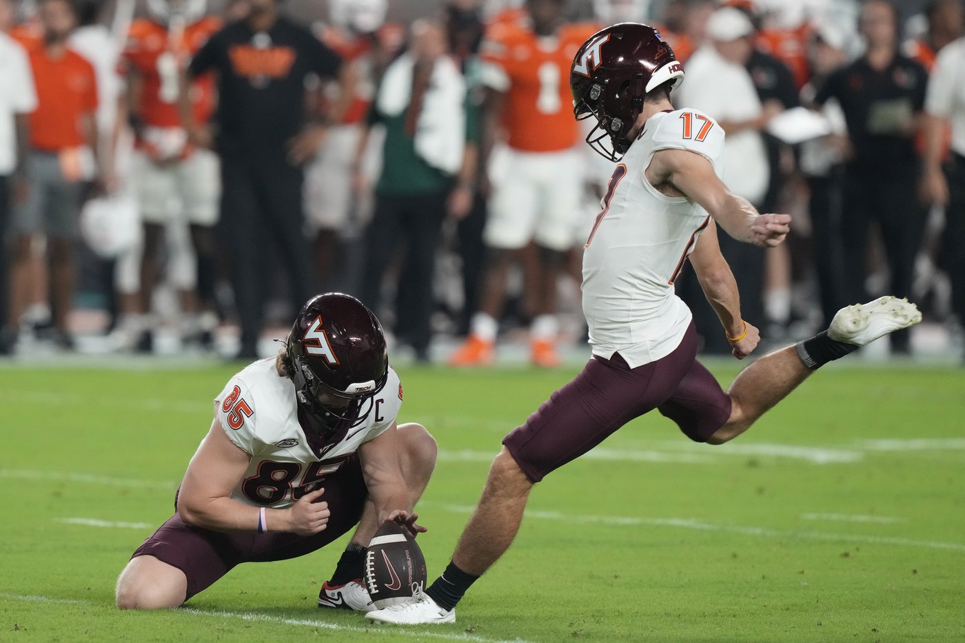 From way downtown! Twice! Virginia Tech, Miami kickers close 1st half with a field goal display | iNFOnews.ca From way downtown! Twice! Virginia Tech, Miami kickers close 1st half with a field goal display | iNFOnews.ca