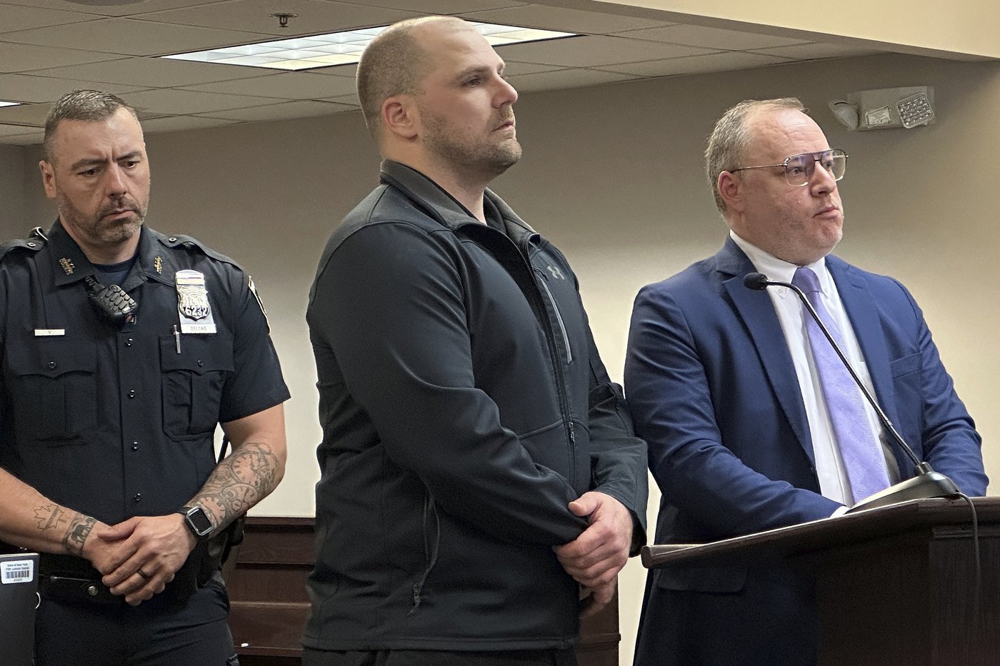 Prison guard who helped beat cuffed New York inmate to death pleads guilty to manslaughter | iNFOnews.ca Prison guard who helped beat cuffed New York inmate to death pleads guilty to manslaughter | iNFOnews.ca