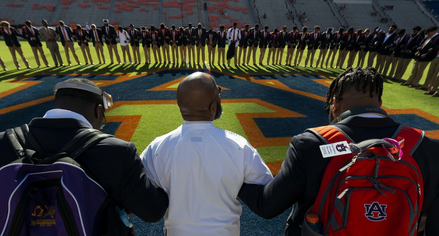 Longtime Auburn football team pastor dies in an accident on an Alabama lake | iNFOnews.ca
