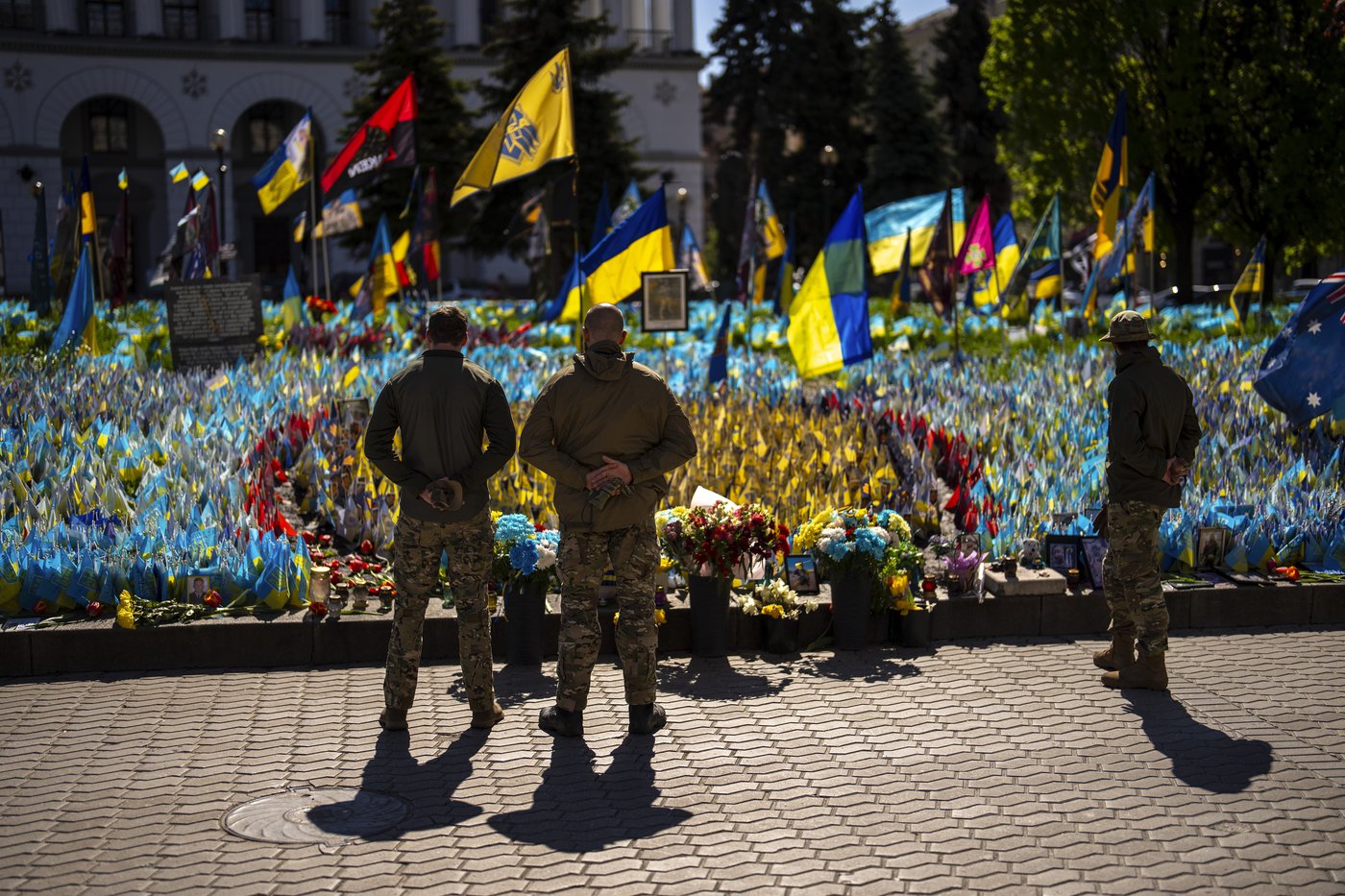 A makeshift memorial grows in Ukraine’s capital after 1,000 days of war | iNFOnews.ca