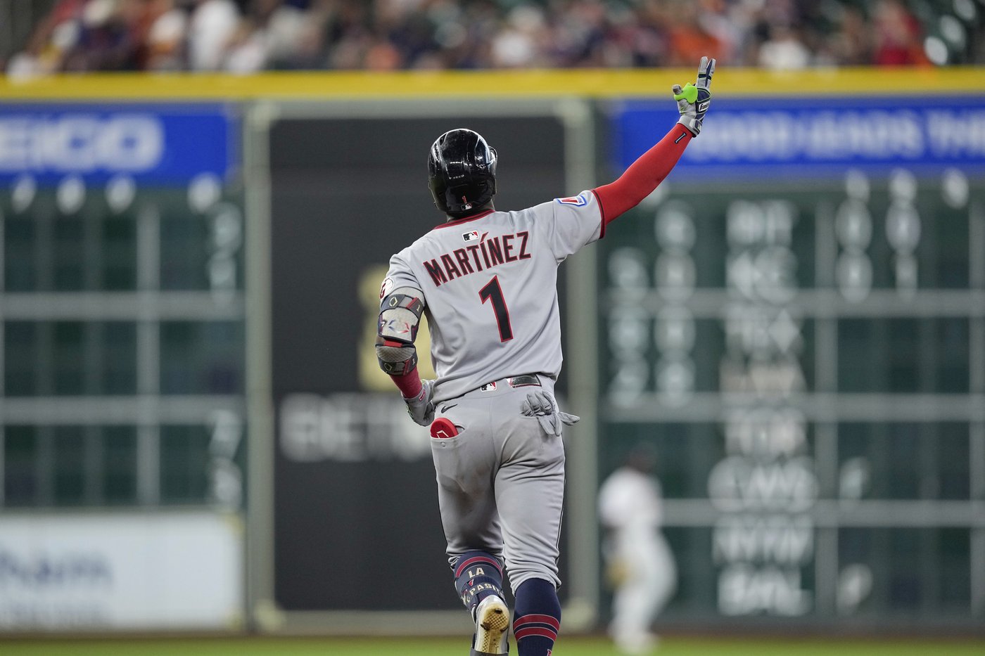 Guardians sweep Astros with back-to-back homers from Martínez and Ramírez | iNFOnews.ca