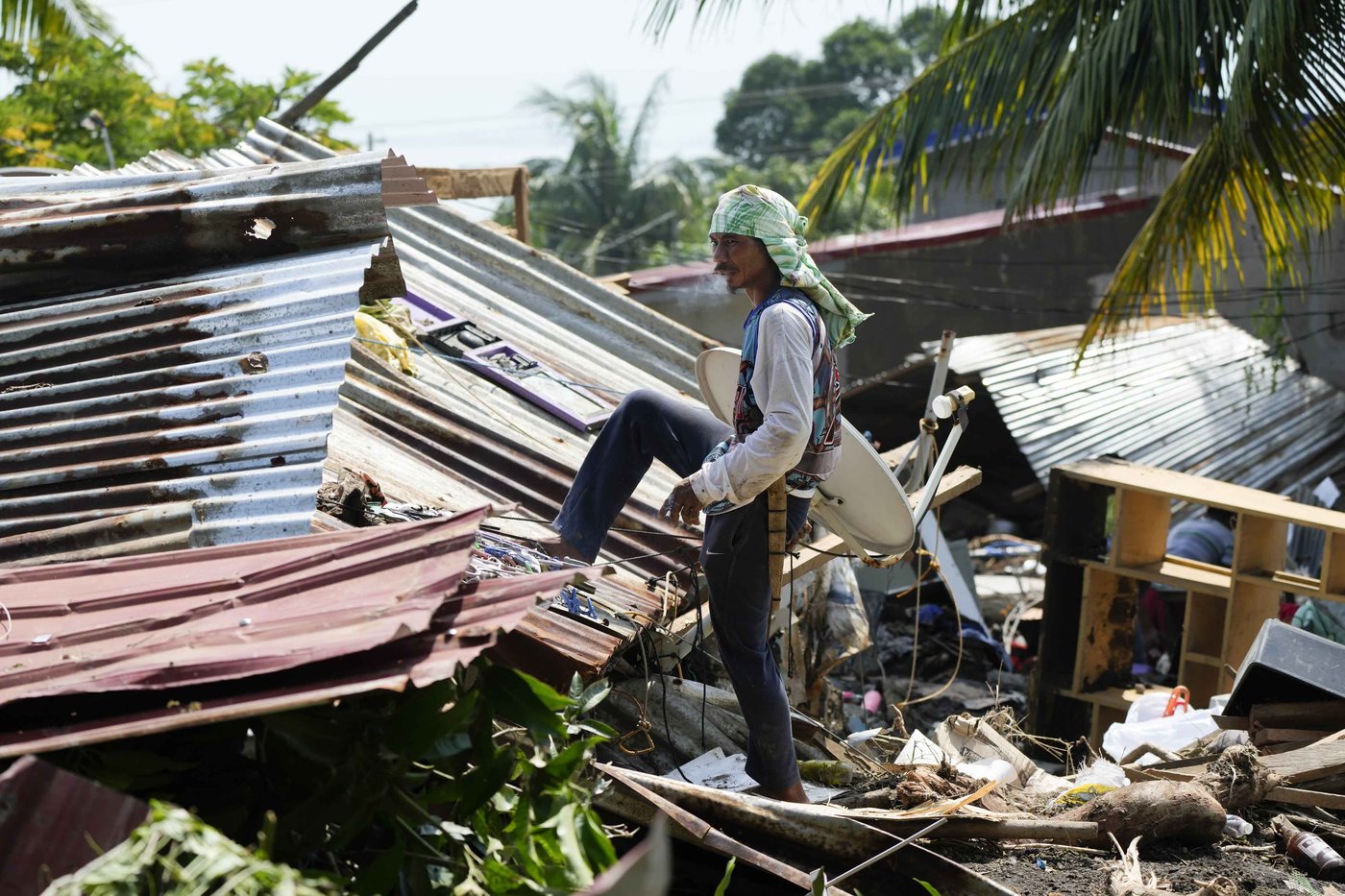 A powerful typhoon nears the Philippines, with many shelters still crammed after a recent storm | iNFOnews.ca