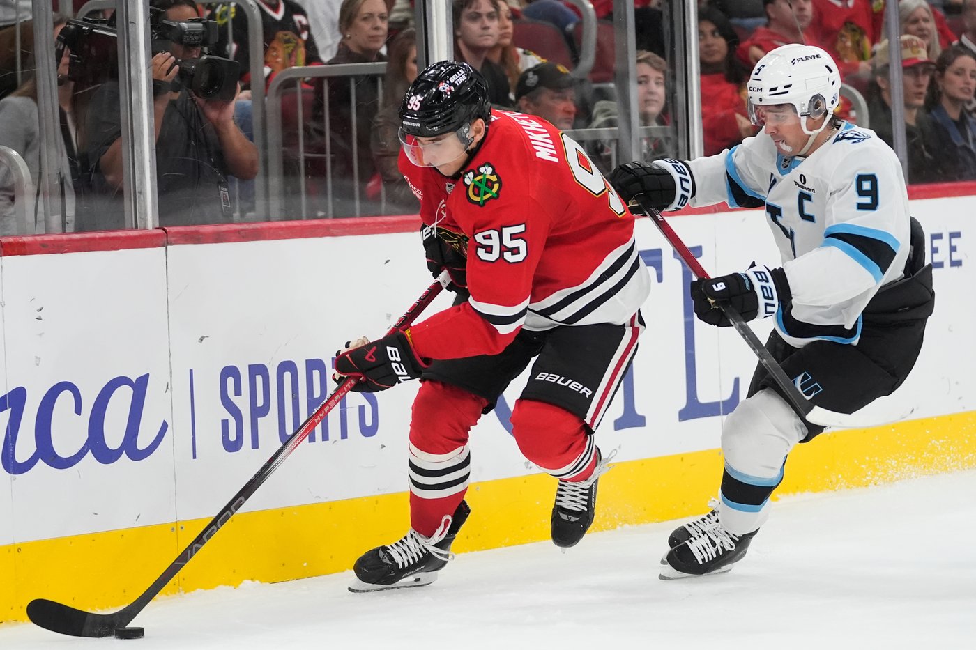 Burakovsky scores as Chicago beats the Utah Mammoth 3-1 for Blashill's first win with the Blackhawks | iNFOnews.ca