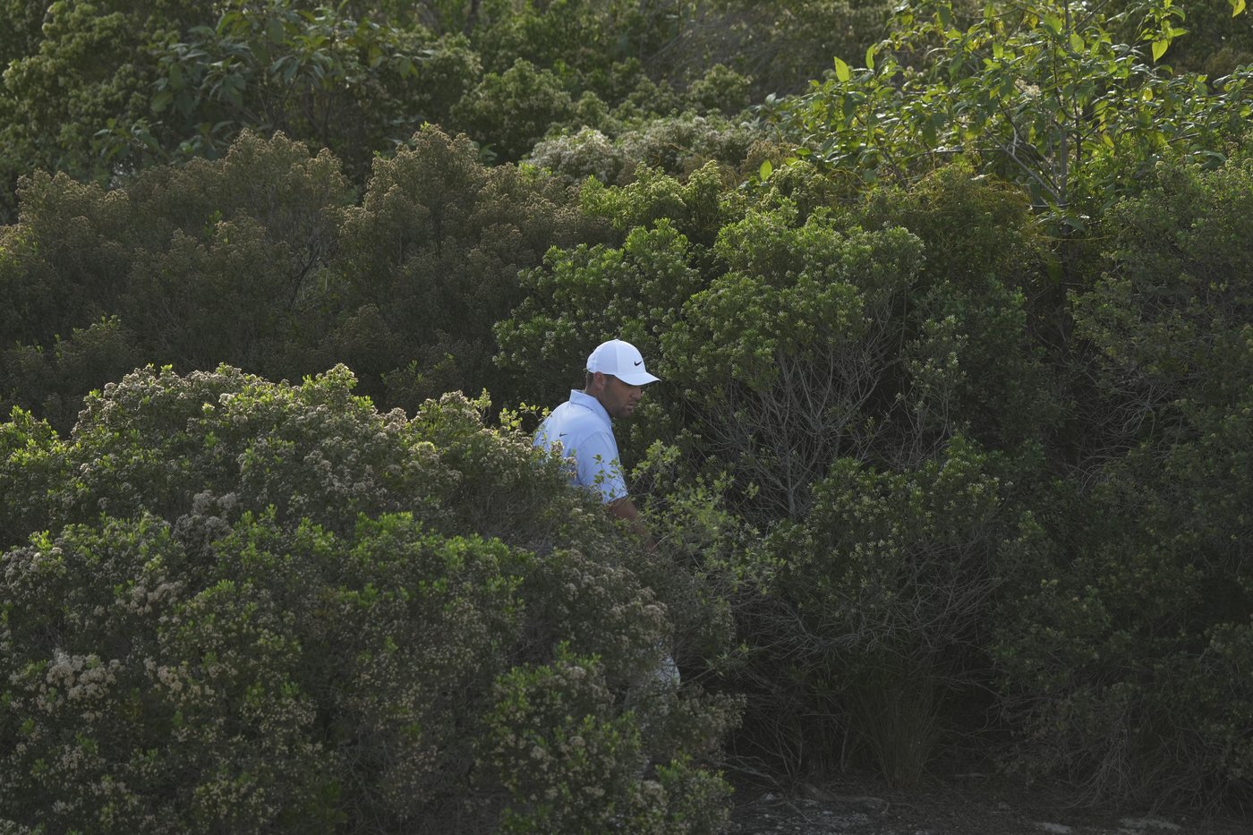 Justin Thomas with big drives and a few big putts takes 1-shot lead over Scheffler in the Bahamas | iNFOnews.ca Justin Thomas with big drives and a few big putts takes 1-shot lead over Scheffler in the Bahamas | iNFOnews.ca