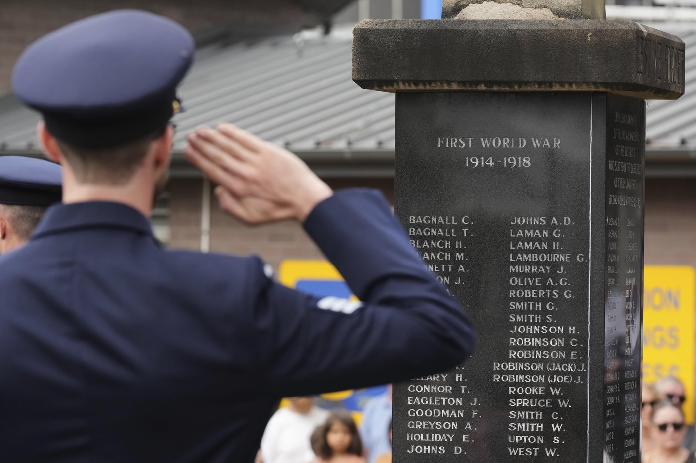 Australians and New Zealanders commemorate war dead on Anzac Day | iNFOnews.ca Australians and New Zealanders commemorate war dead on Anzac Day | iNFOnews.ca