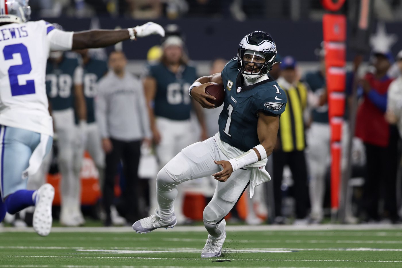 Hurts accounts for 4 TDs as Eagles roll past bumbling, Prescott-less Cowboys 34-6 | iNFOnews.ca