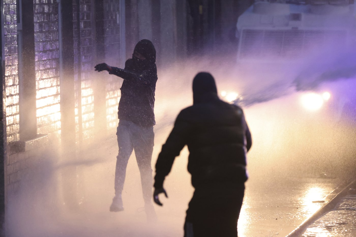 What to know after anti-immigrant violence flares in a Northern Ireland town | iNFOnews.ca