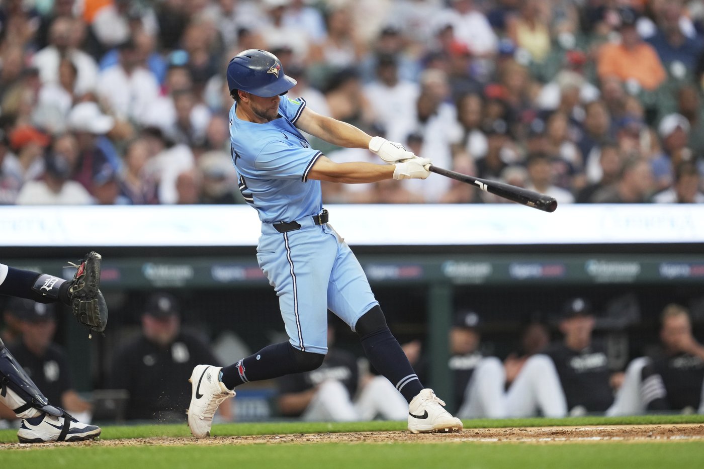 Surging Blue Jays beat slumping Tigers in a matchup of 1st-place teams going in opposite directions | iNFOnews.ca