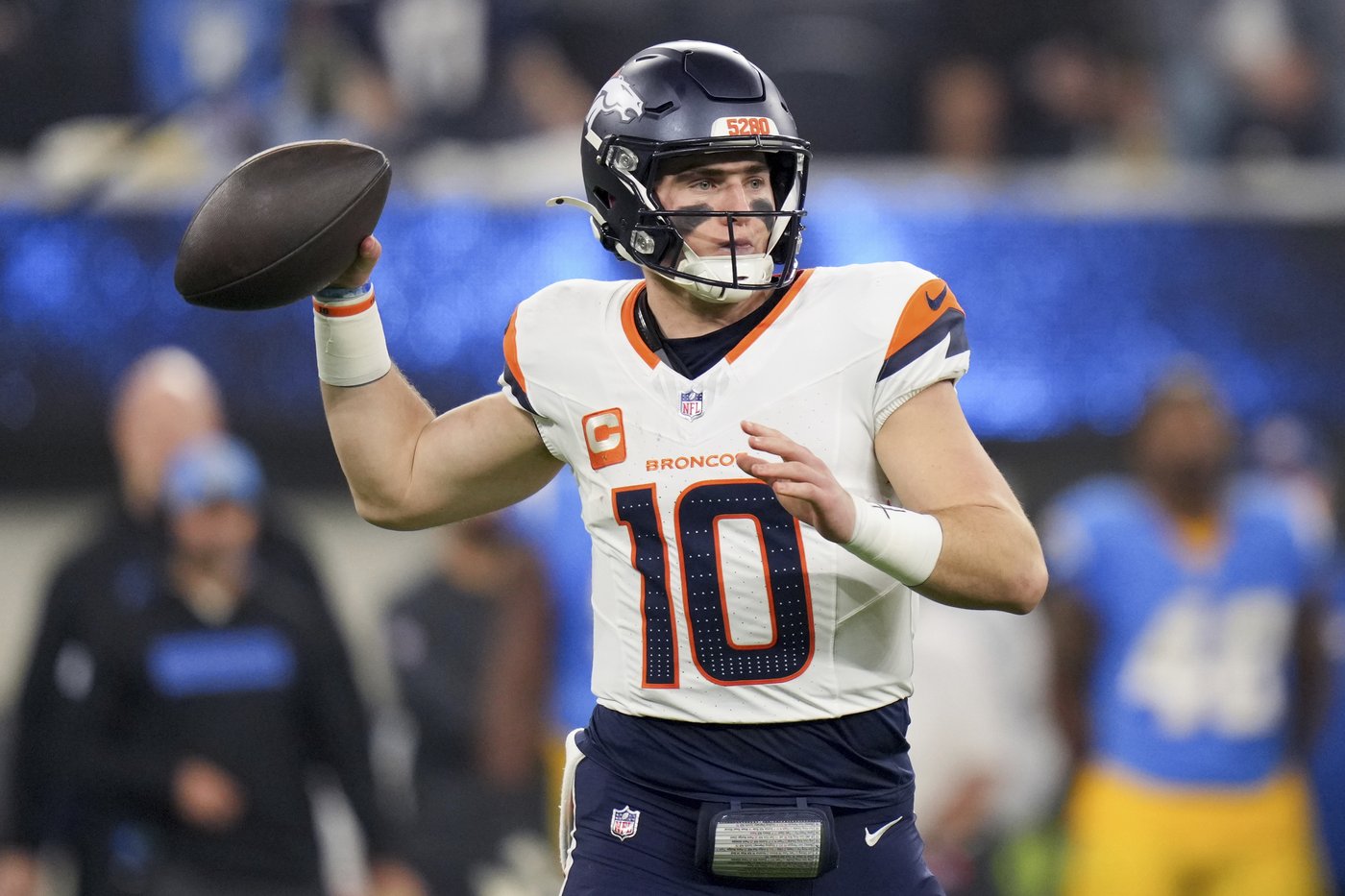 Broncos start strong, but blow a late lead and fail to clinch a playoff berth in a tough defeat | iNFOnews.ca Broncos start strong, but blow a late lead and fail to clinch a playoff berth in a tough defeat | iNFOnews.ca
