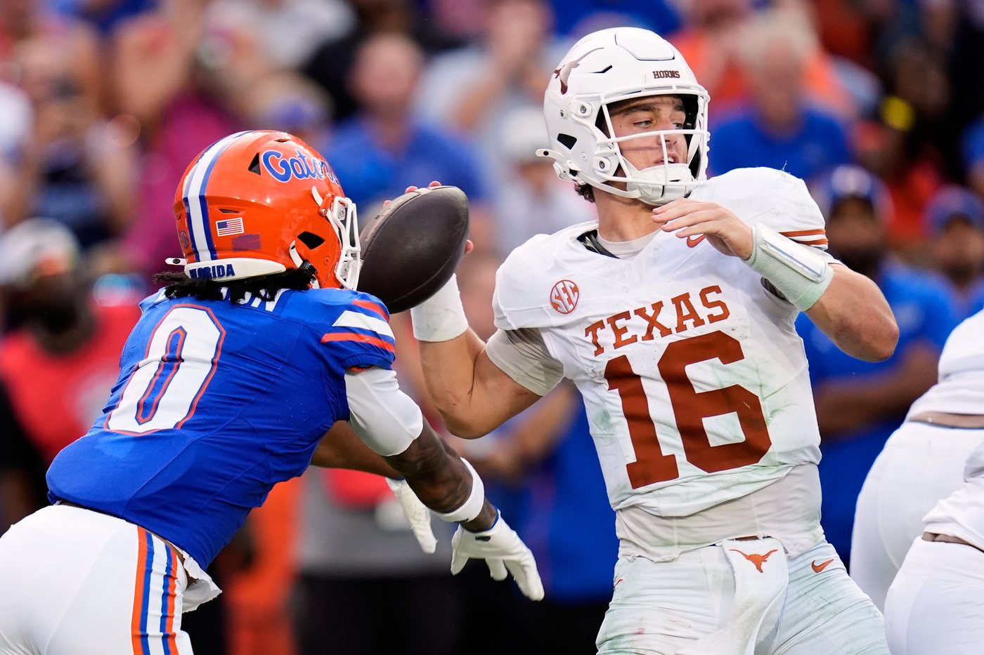 Former No. 1 Texas tumbles to unranked ahead of rivalry game with No. 6 Oklahoma | iNFOnews.ca