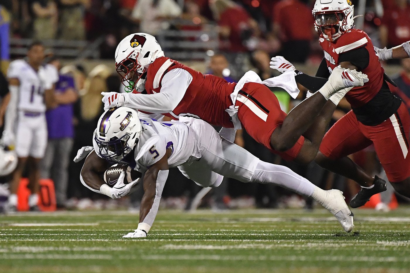 Louisville linebacker Stanquan Clark could be out for the season following leg surgery | iNFOnews.ca Louisville linebacker Stanquan Clark could be out for the season following leg surgery | iNFOnews.ca