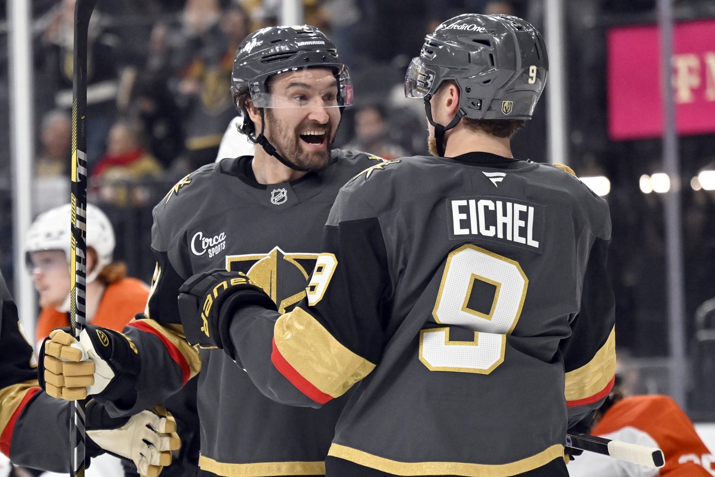Golden Knights score 3 in 2nd period and beat Flyers 5-2 | iNFOnews.ca