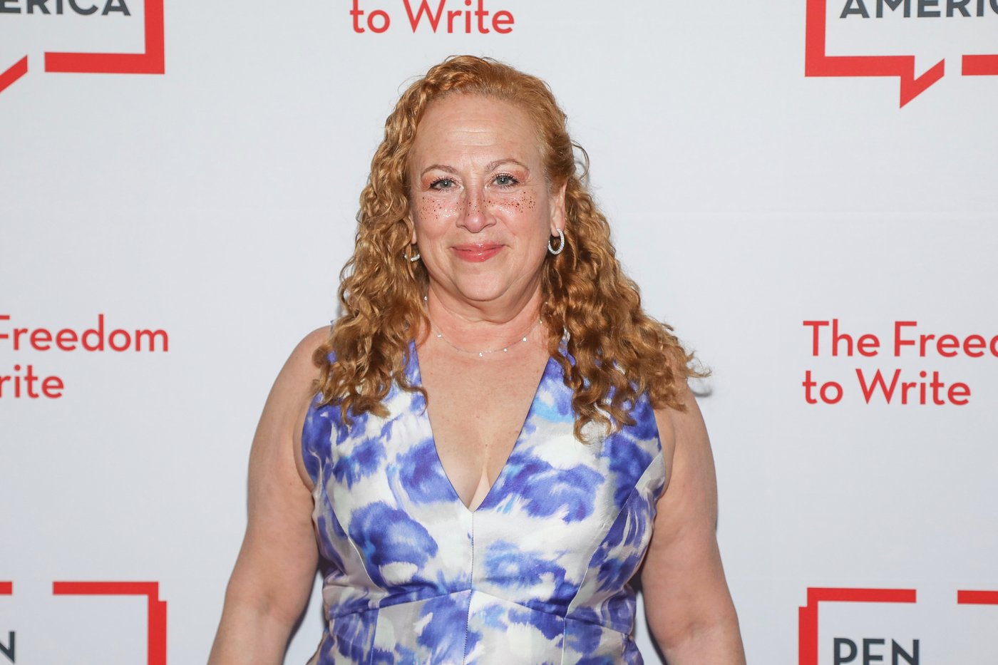Bestselling author Jodi Picoult pushes back after her musical is canceled by Indiana high school | iNFOnews.ca Bestselling author Jodi Picoult pushes back after her musical is canceled by Indiana high school | iNFOnews.ca