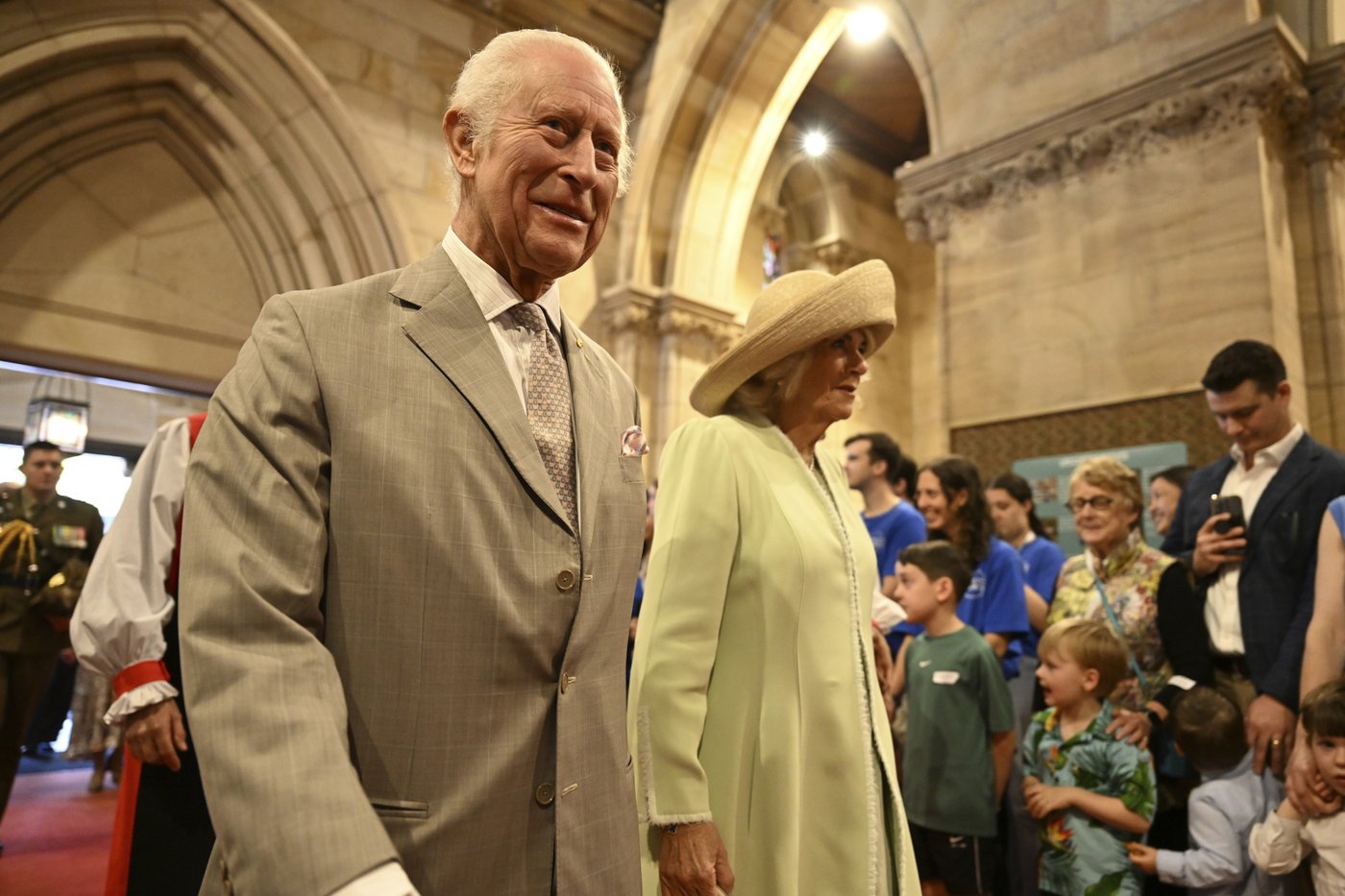 Children greet King Charles III and Queen Camilla outside a Sydney church | iNFOnews.ca Children greet King Charles III and Queen Camilla outside a Sydney church | iNFOnews.ca