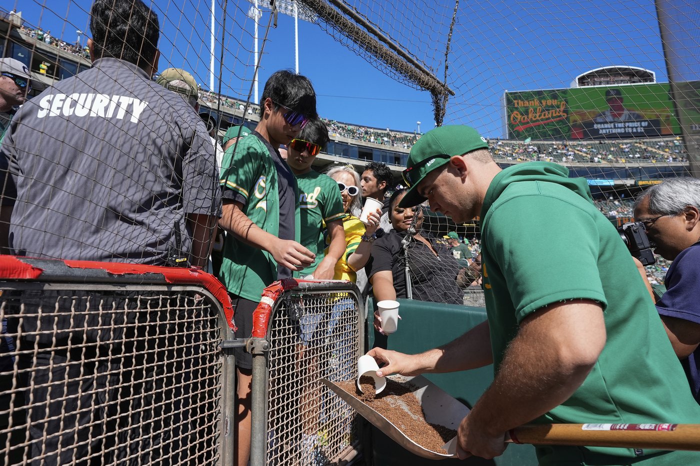 Athletics bid emotional farewell to Oakland Coliseum that they called home since 1968 | iNFOnews.ca