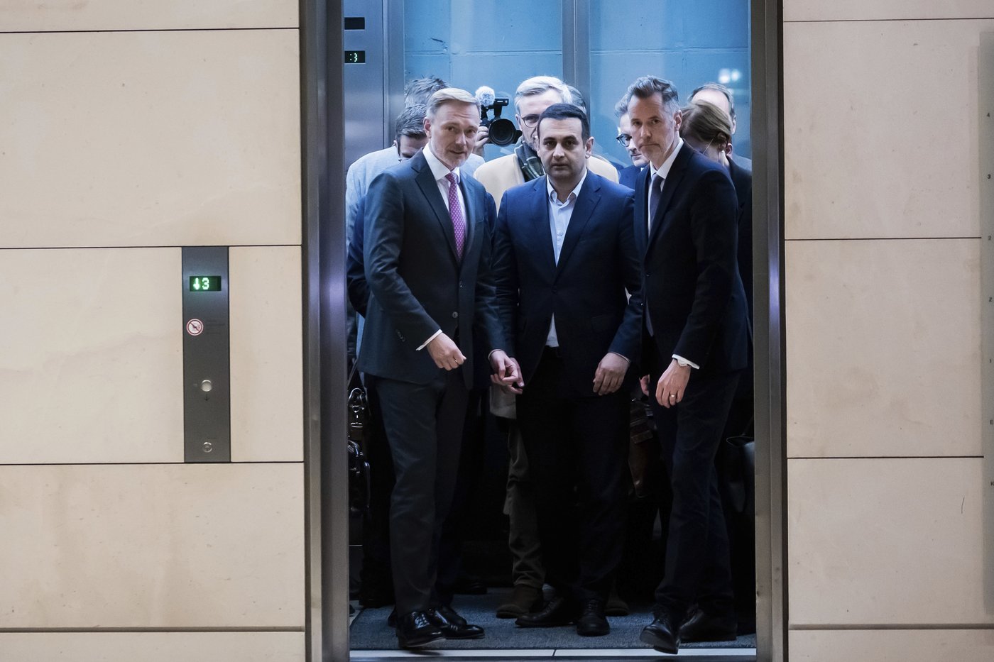 Senior figure with Scholz's ex-allies quits over 'D-Day' paper on German government collapse | iNFOnews.ca