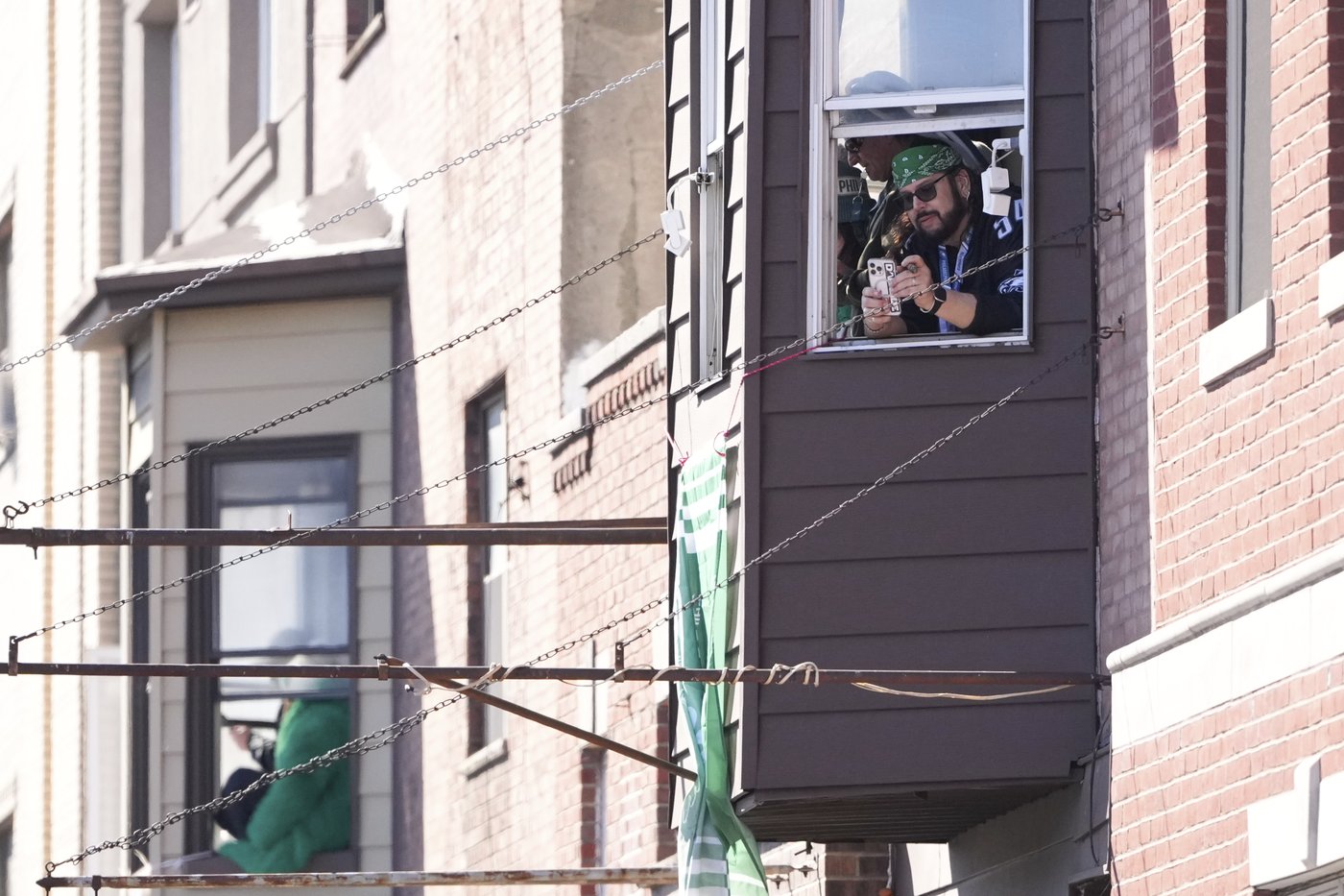 Philadelphia turns green on Valentine’s Day to celebrate Super Bowl champions | iNFOnews.ca