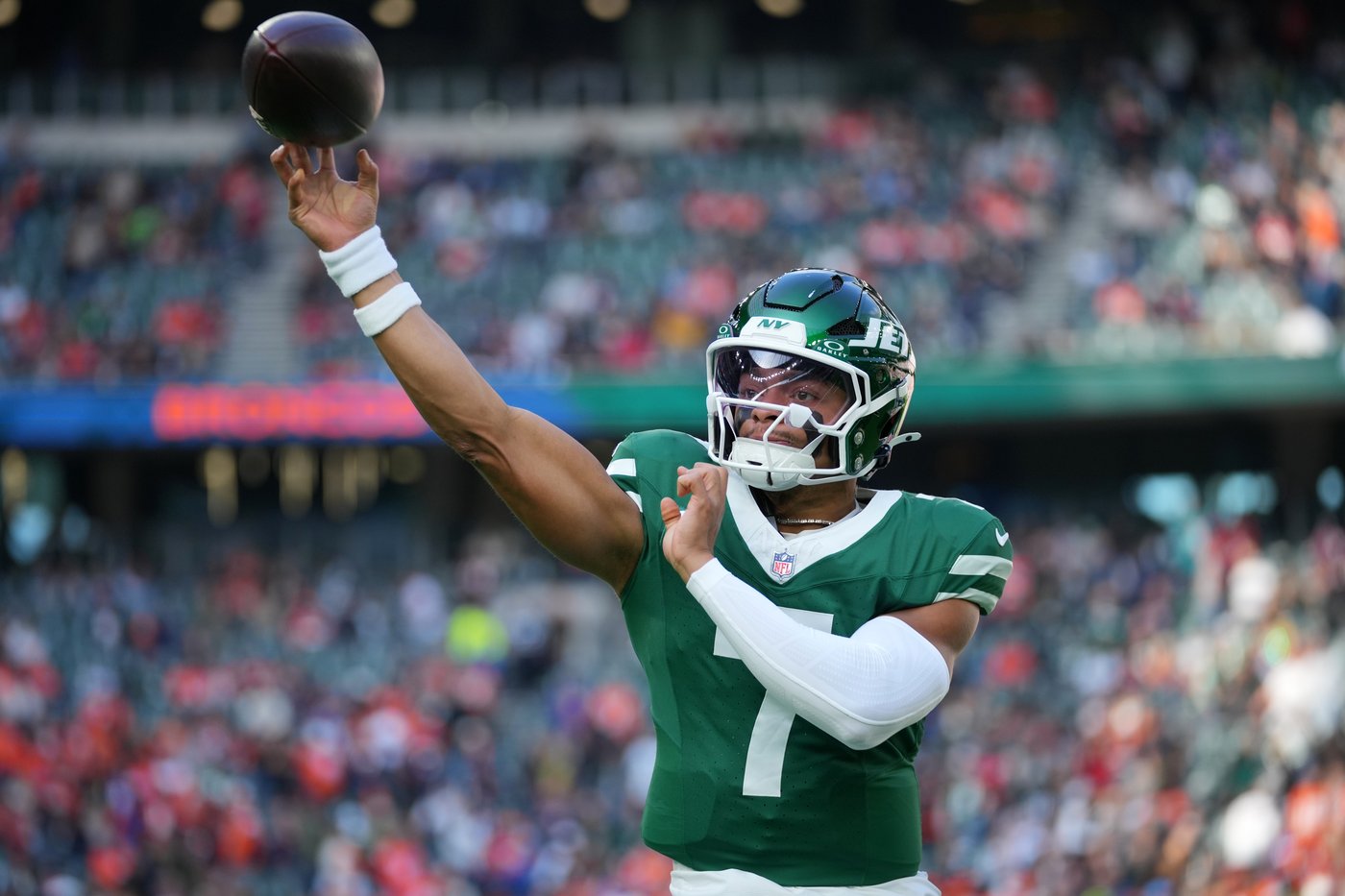 Jets coach uses Lamar Jackson, Josh Allen as examples when discussing Justin Fields' slow release | iNFOnews.ca Jets coach uses Lamar Jackson, Josh Allen as examples when discussing Justin Fields' slow release | iNFOnews.ca