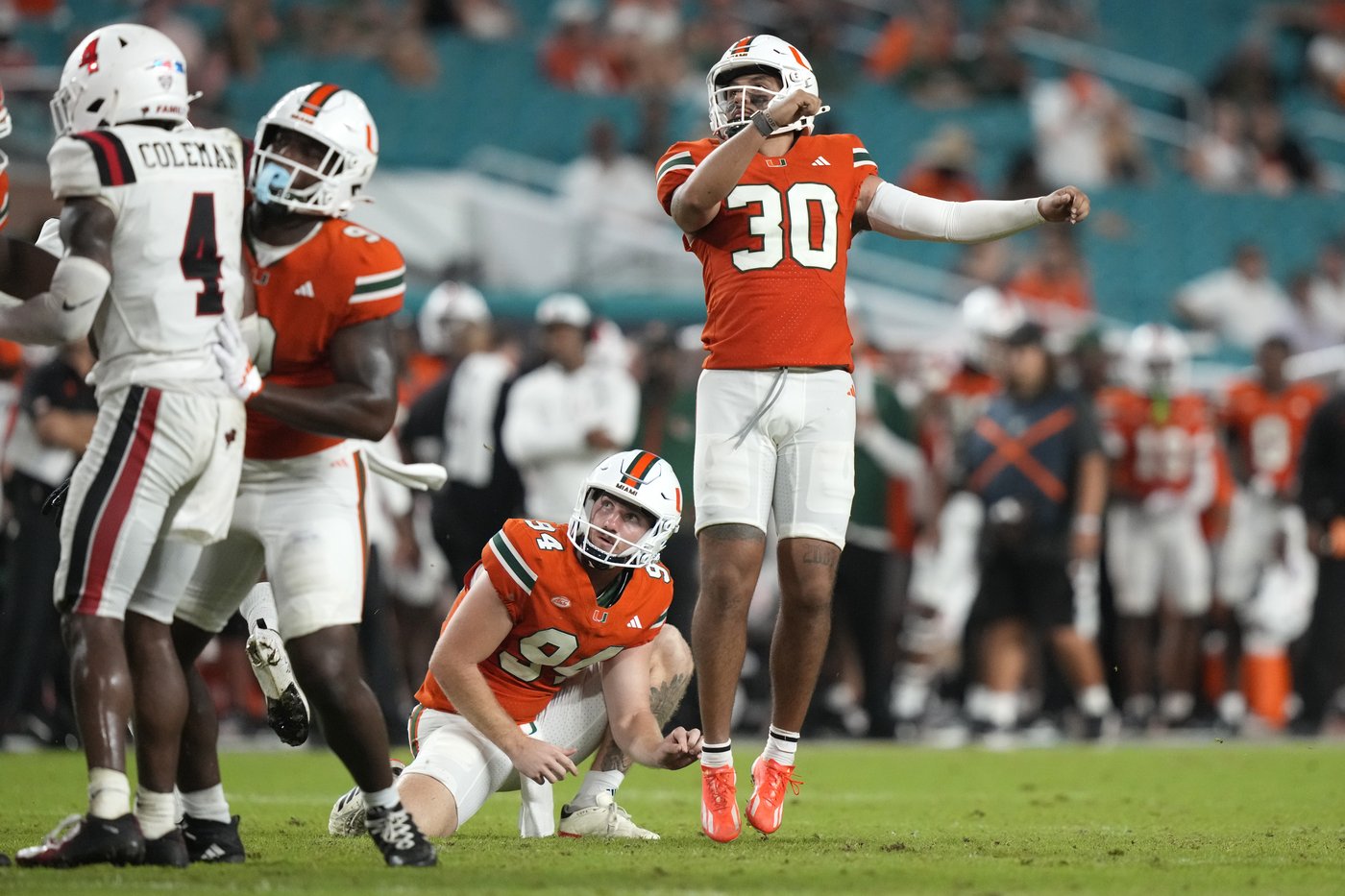 From way downtown! Twice! Virginia Tech, Miami kickers close 1st half with a field goal display | iNFOnews.ca From way downtown! Twice! Virginia Tech, Miami kickers close 1st half with a field goal display | iNFOnews.ca