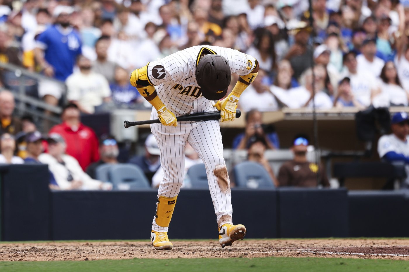Teoscar Hernández hits a 3-run homer and the Dodgers beat the Padres 5-2 to win the series | iNFOnews.ca Teoscar Hernández hits a 3-run homer and the Dodgers beat the Padres 5-2 to win the series | iNFOnews.ca