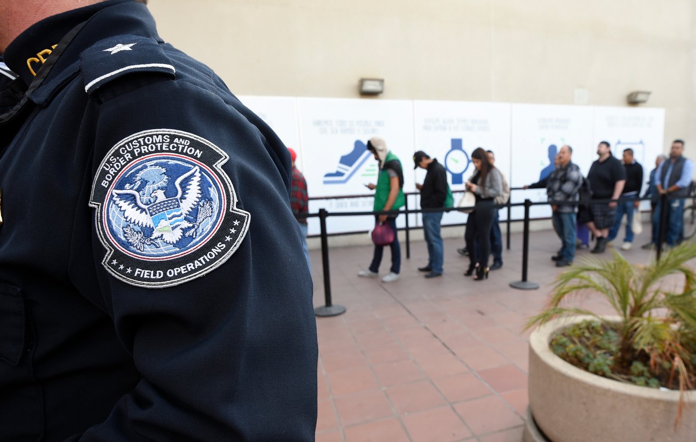 Former customs officer sentenced to 15 years in prison for helping traffickers bring drugs into US | iNFOnews.ca