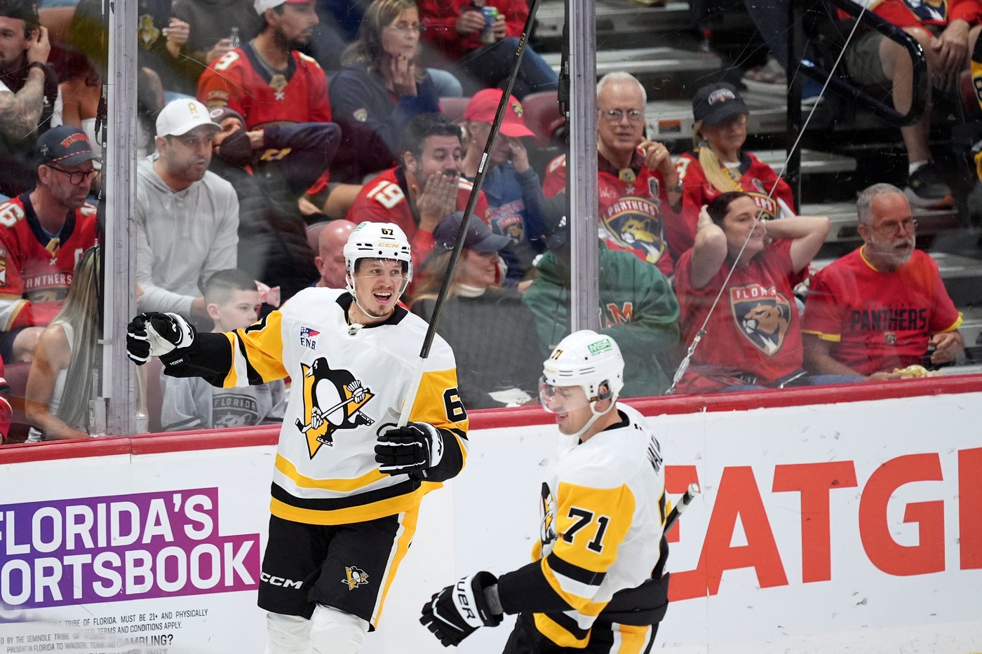 Penguins forward Rickard Rakell to miss 6-8 weeks after undergoing hand surgery | iNFOnews.ca