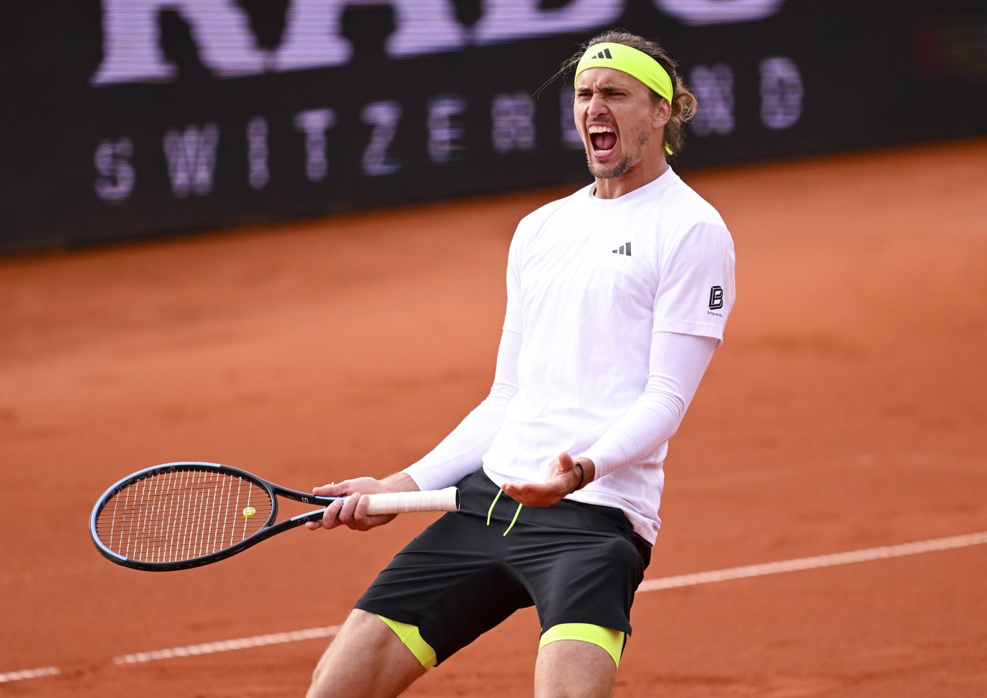 Zverev pulls off comeback win to reach Munich semifinals with Shelton and Cerundolo | iNFOnews.ca