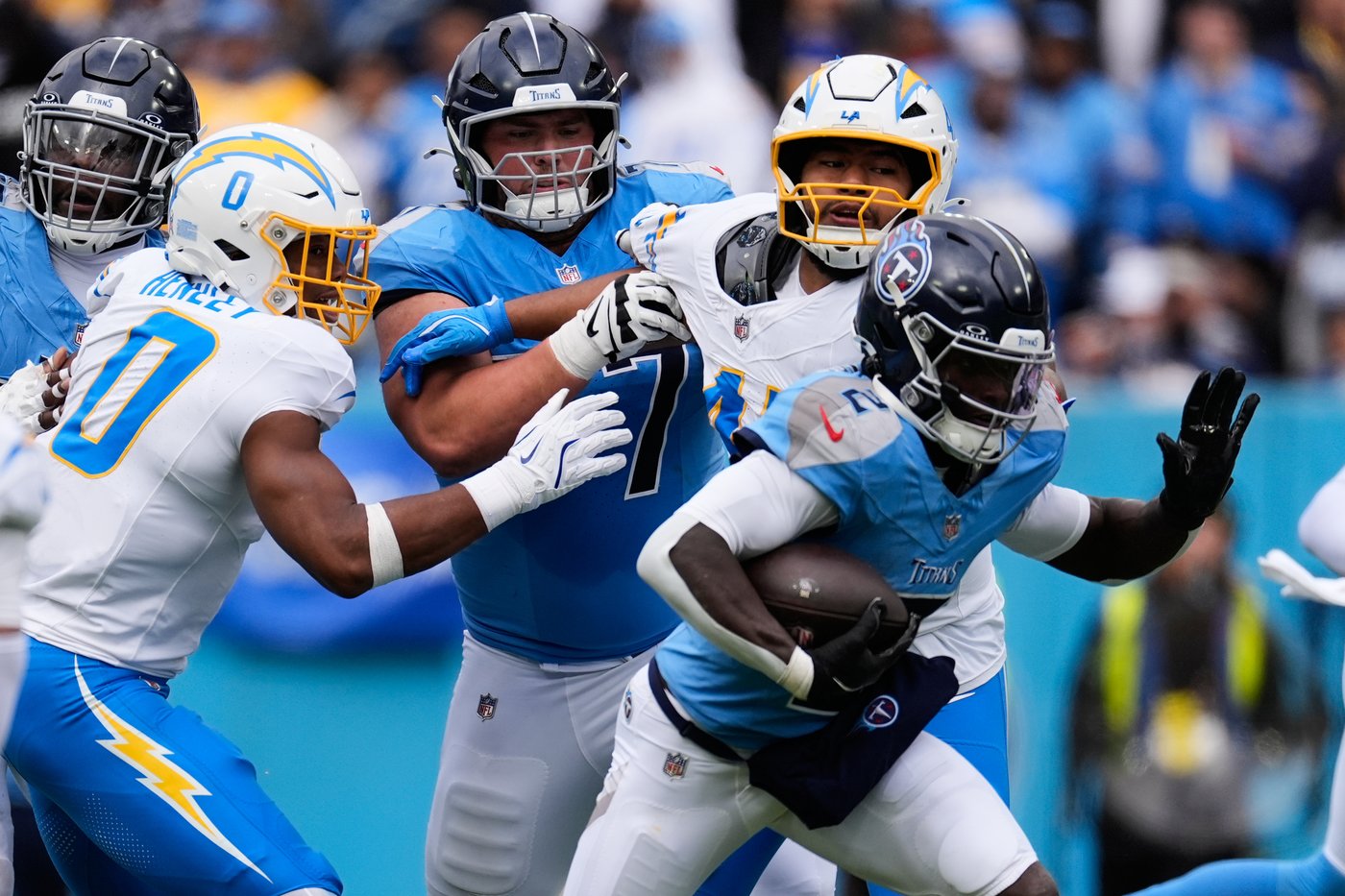 Chargers' Daiyan Henley plays through grief after brother's shooting death | iNFOnews.ca