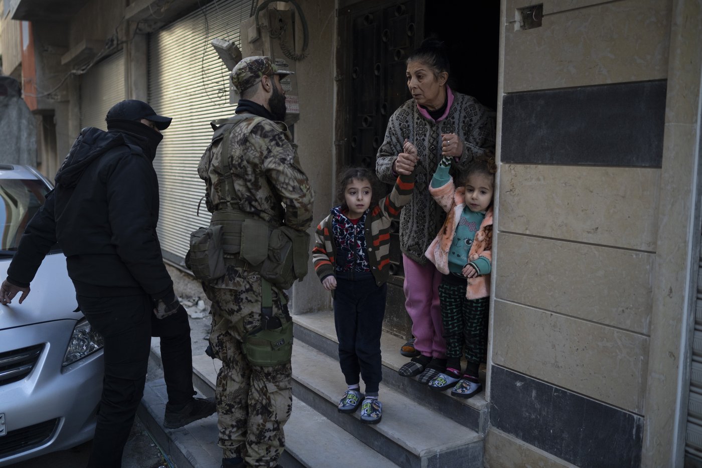 AP PHOTOS: Syria's new security forces conduct sweeps in Homs, looking for ousted Assad's loyalists | iNFOnews.ca
