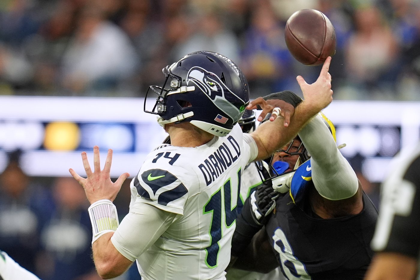 Sam Darnold and the Seahawks look to rebound against struggling Titans | iNFOnews.ca