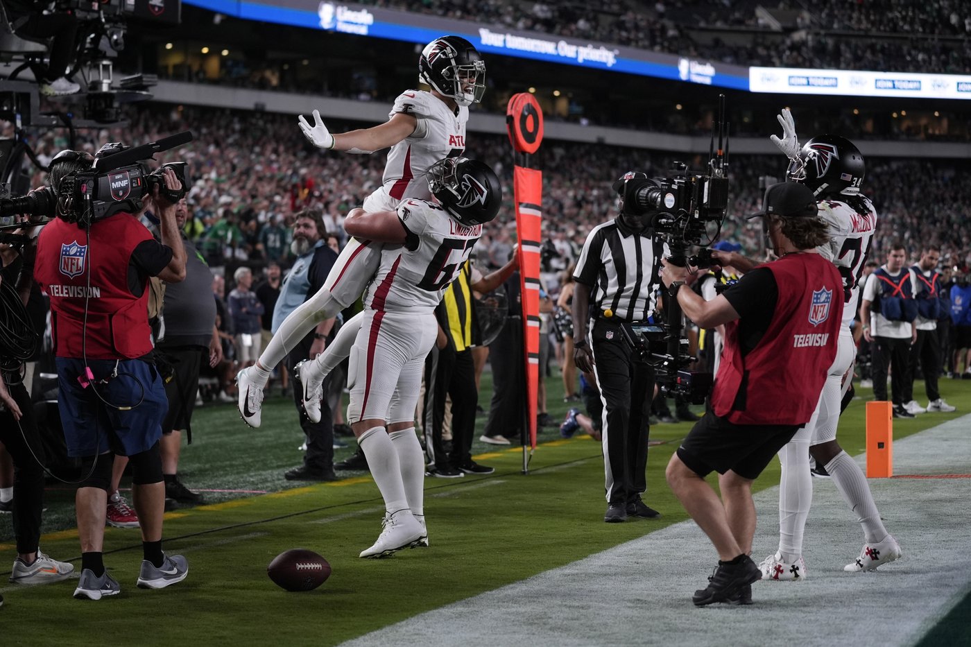 Drake London's shooting celebration violated longstanding NFL rules against violent gestures | iNFOnews.ca