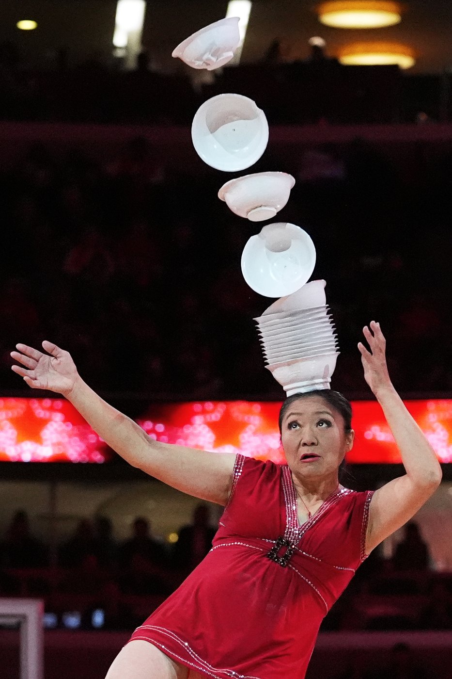Popular performer Red Panda makes NBA return, roughly 4 months after breaking wrist in fall | iNFOnews.ca Popular performer Red Panda makes NBA return, roughly 4 months after breaking wrist in fall | iNFOnews.ca