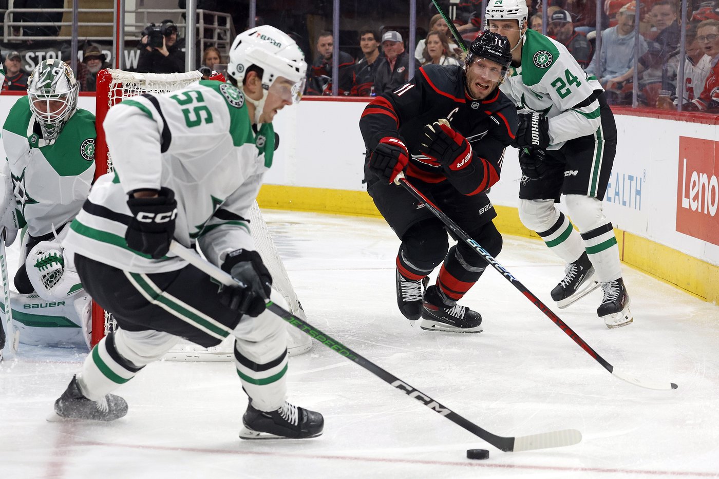 Hurricanes rally with 5-goal third period, beating the Stars 6-4 | iNFOnews.ca Hurricanes rally with 5-goal third period, beating the Stars 6-4 | iNFOnews.ca