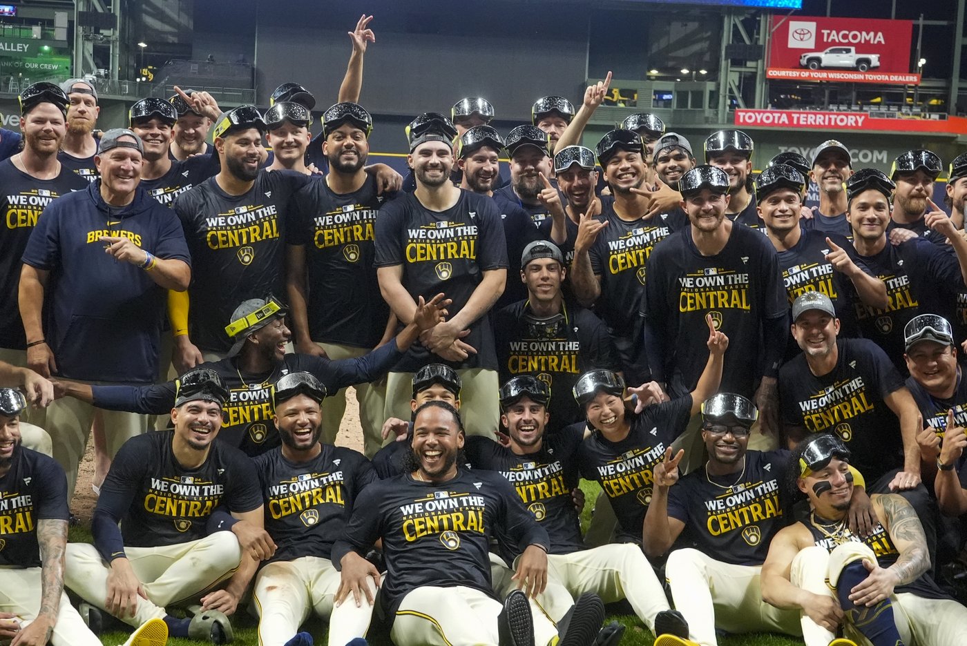 Brewers outperform preseason expectations again to win 3rd NL Central title in 4 years | iNFOnews.ca
