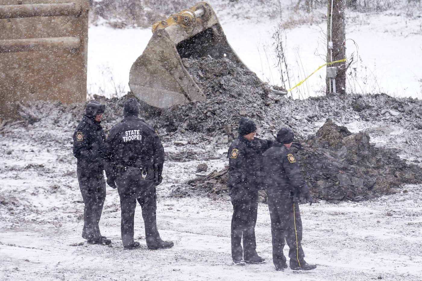 Digging resumes in the search for a woman in a Pennsylvania sinkhole | iNFOnews.ca