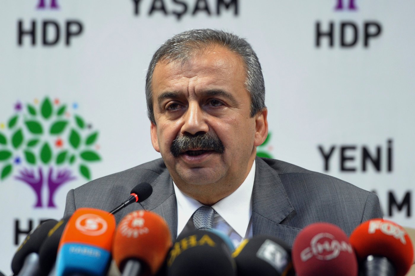 A Turkish politician at the center of efforts to end 40-year Kurdish conflict dies at 62 | iNFOnews.ca