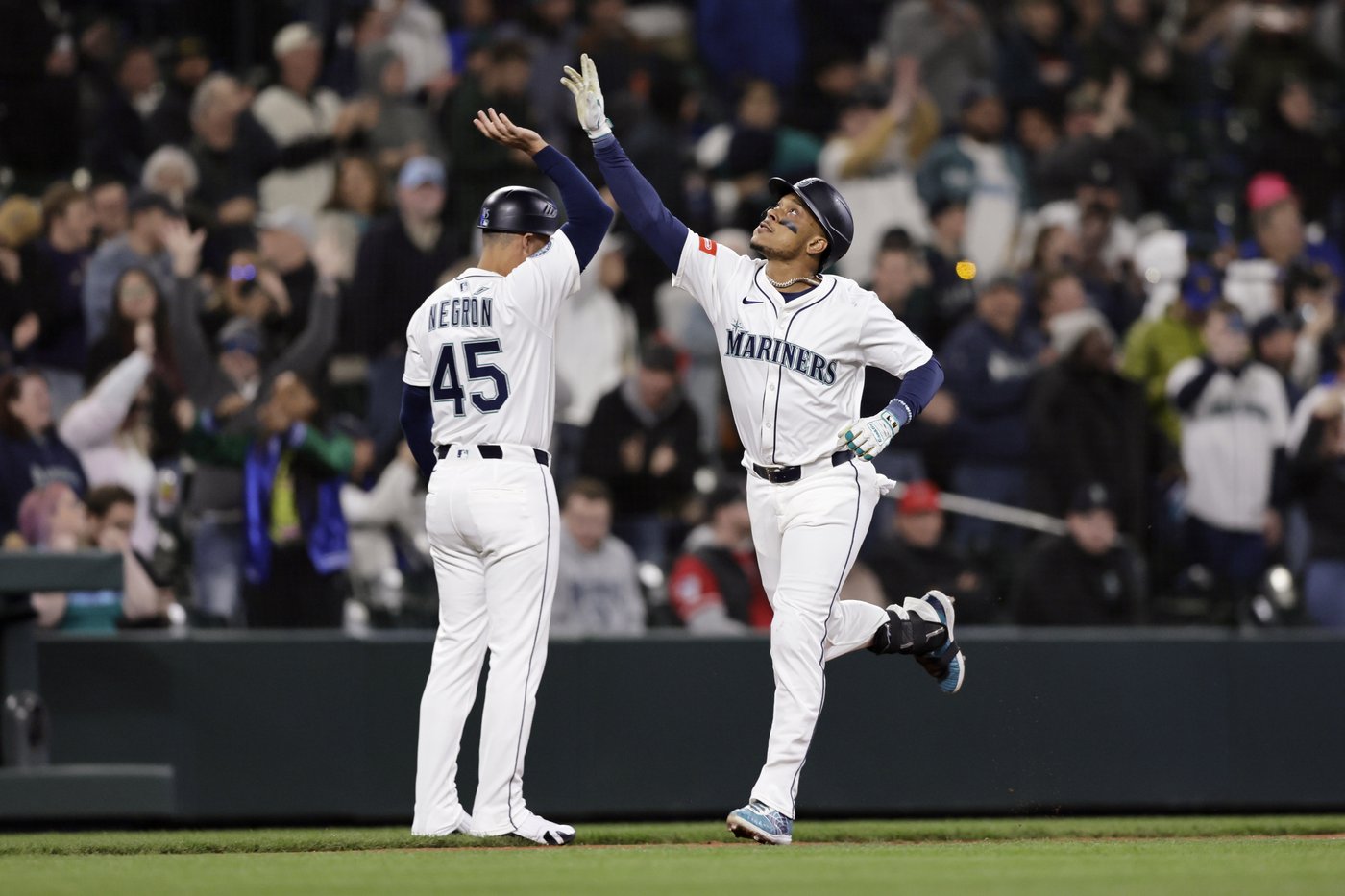Polanco has 2 homers, 5 RBIs as Mariners beat Angels 5-3 | iNFOnews.ca