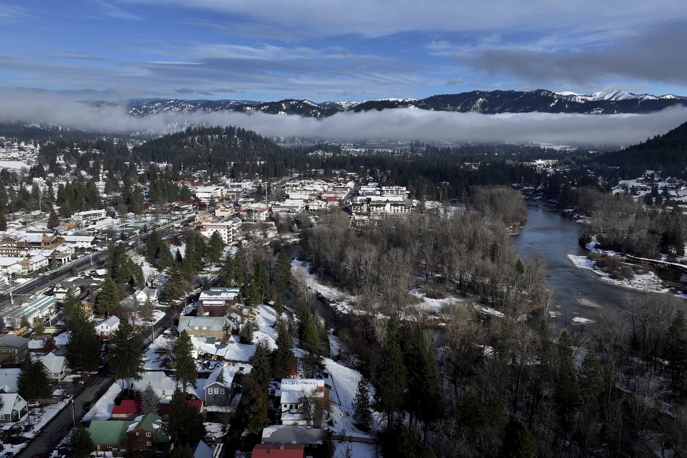 Magic and lights draw crowds to an alpine village in Washington state for Christmas | iNFOnews.ca
