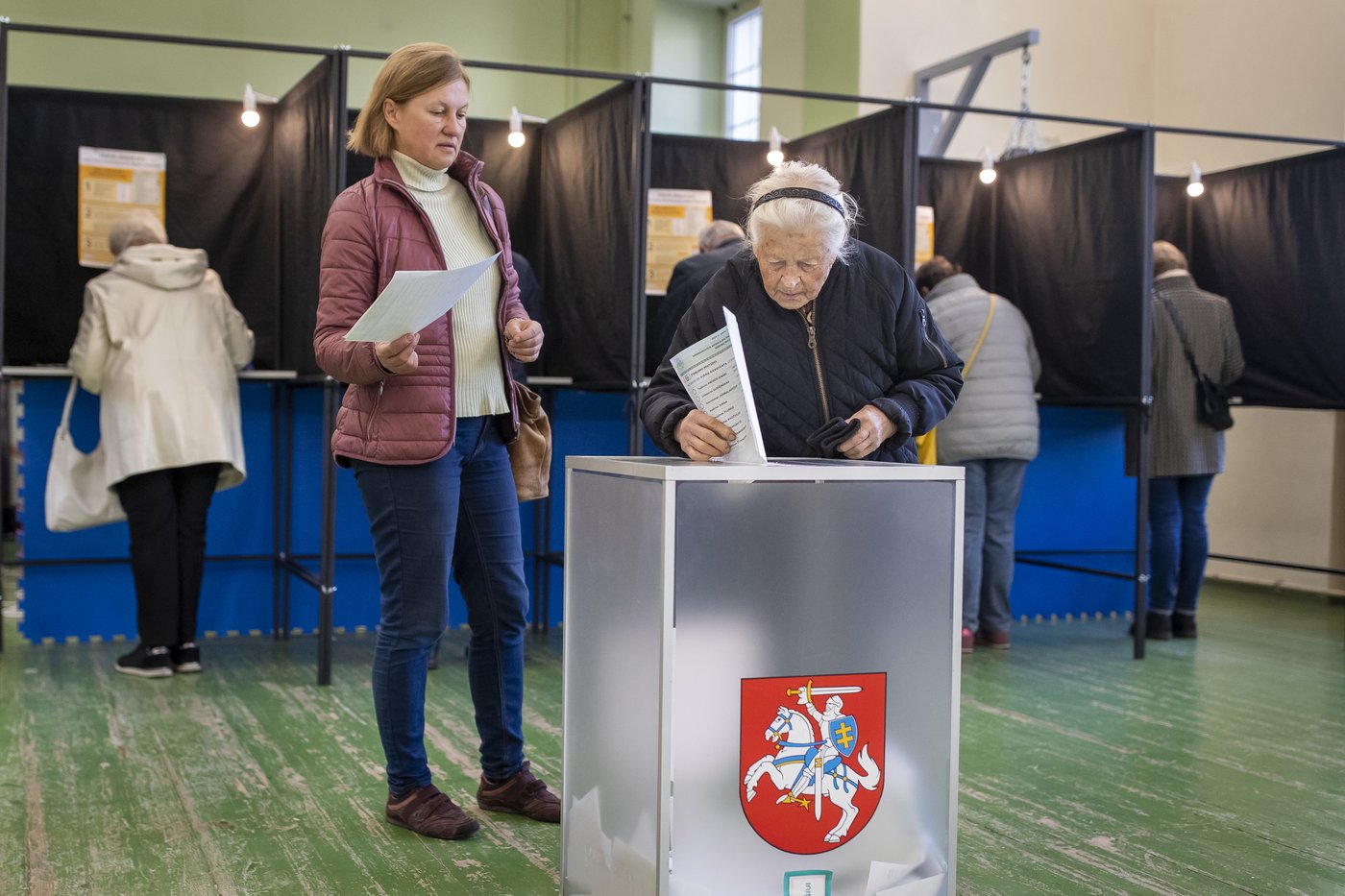Lithuanians vote in parliamentary election with many looking for change despite a strong economy | iNFOnews.ca Lithuanians vote in parliamentary election with many looking for change despite a strong economy | iNFOnews.ca