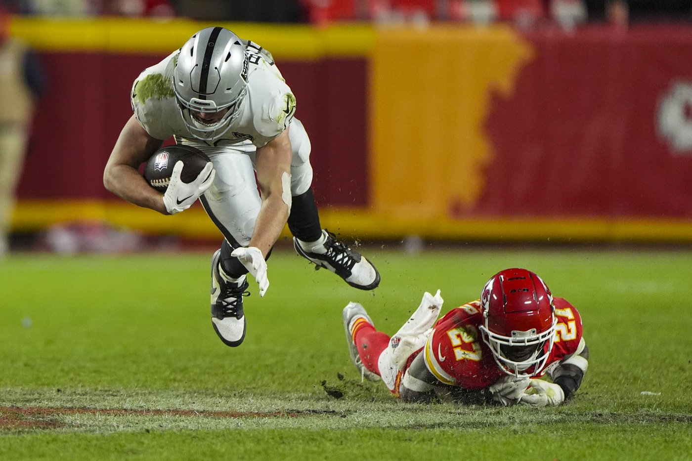 Raiders rookie tight end Brock Bowers having a dominant season | iNFOnews.ca Raiders rookie tight end Brock Bowers having a dominant season | iNFOnews.ca