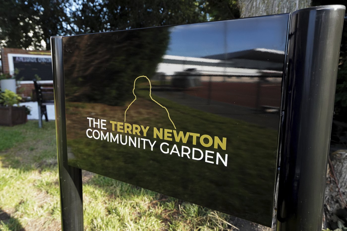 Wigan Warriors rugby club creates community garden as 'safe haven' to help combat suicide | iNFOnews.ca