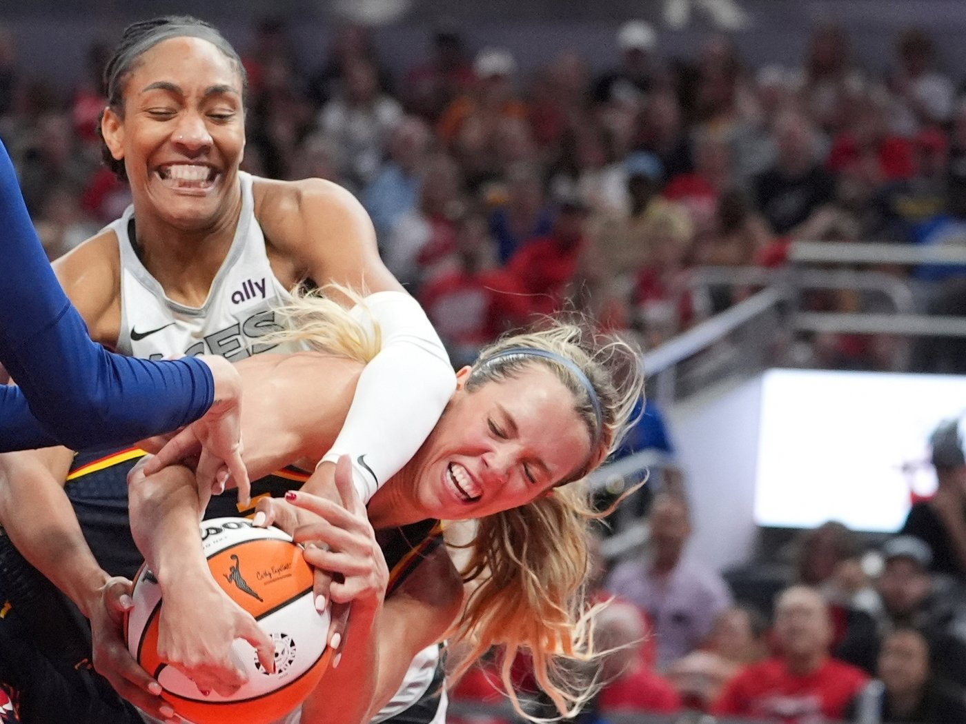 Fever beat Las Vegas 81-54 and snap a 16-game losing streak against the Aces | iNFOnews.ca