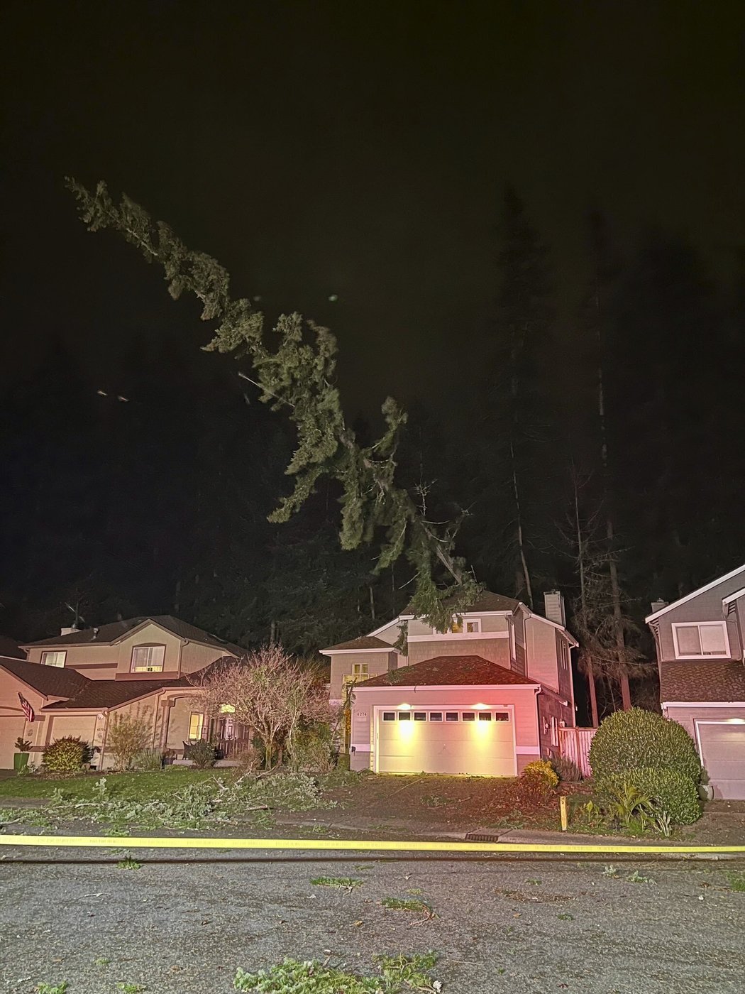 'Bomb cyclone' knocks out power and downs trees across northwest US, killing 1 | iNFOnews.ca 'Bomb cyclone' knocks out power and downs trees across northwest US, killing 1 | iNFOnews.ca