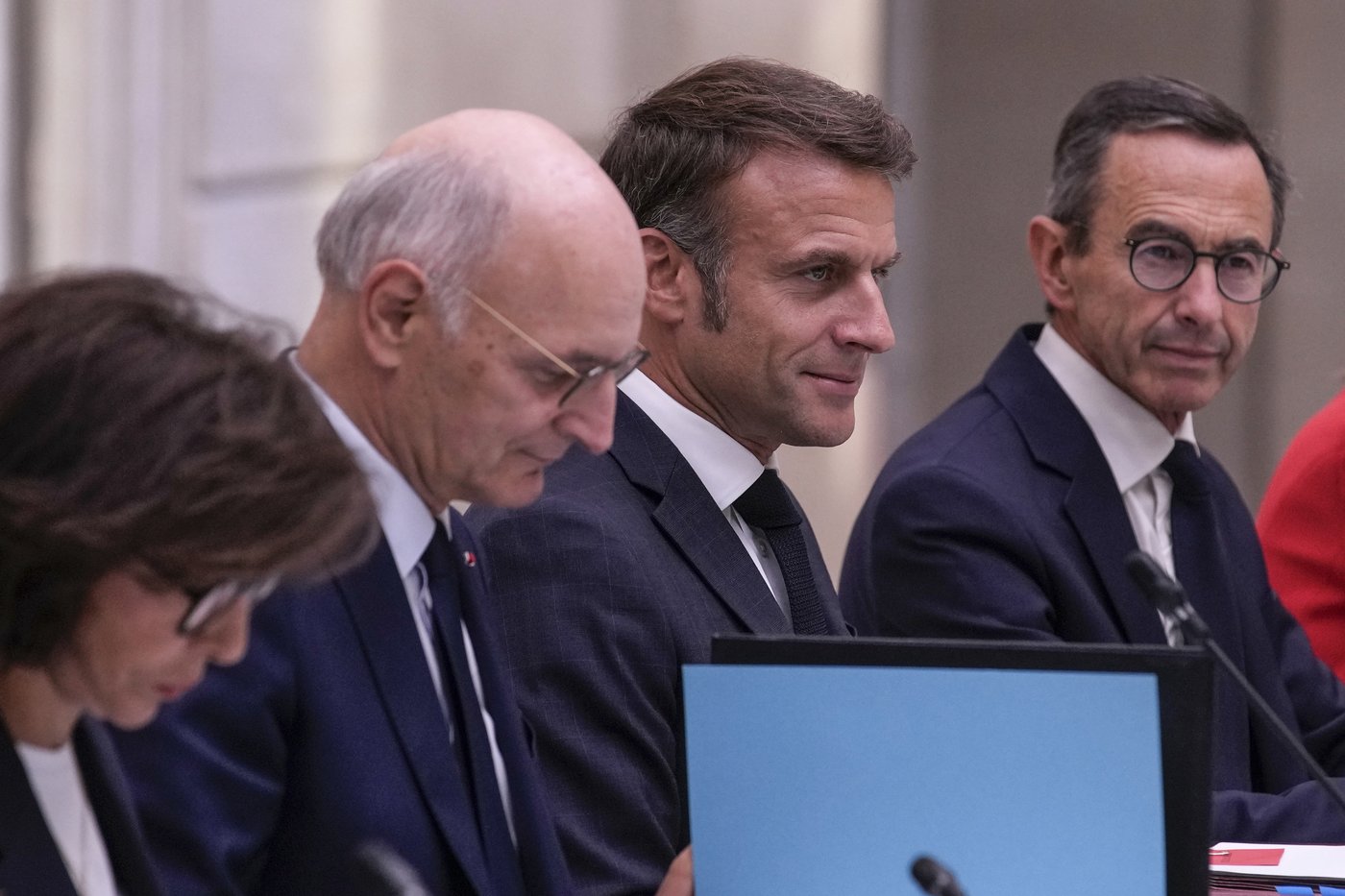 France's new government meets for the first time to discuss budget and migrant issues | iNFOnews.ca