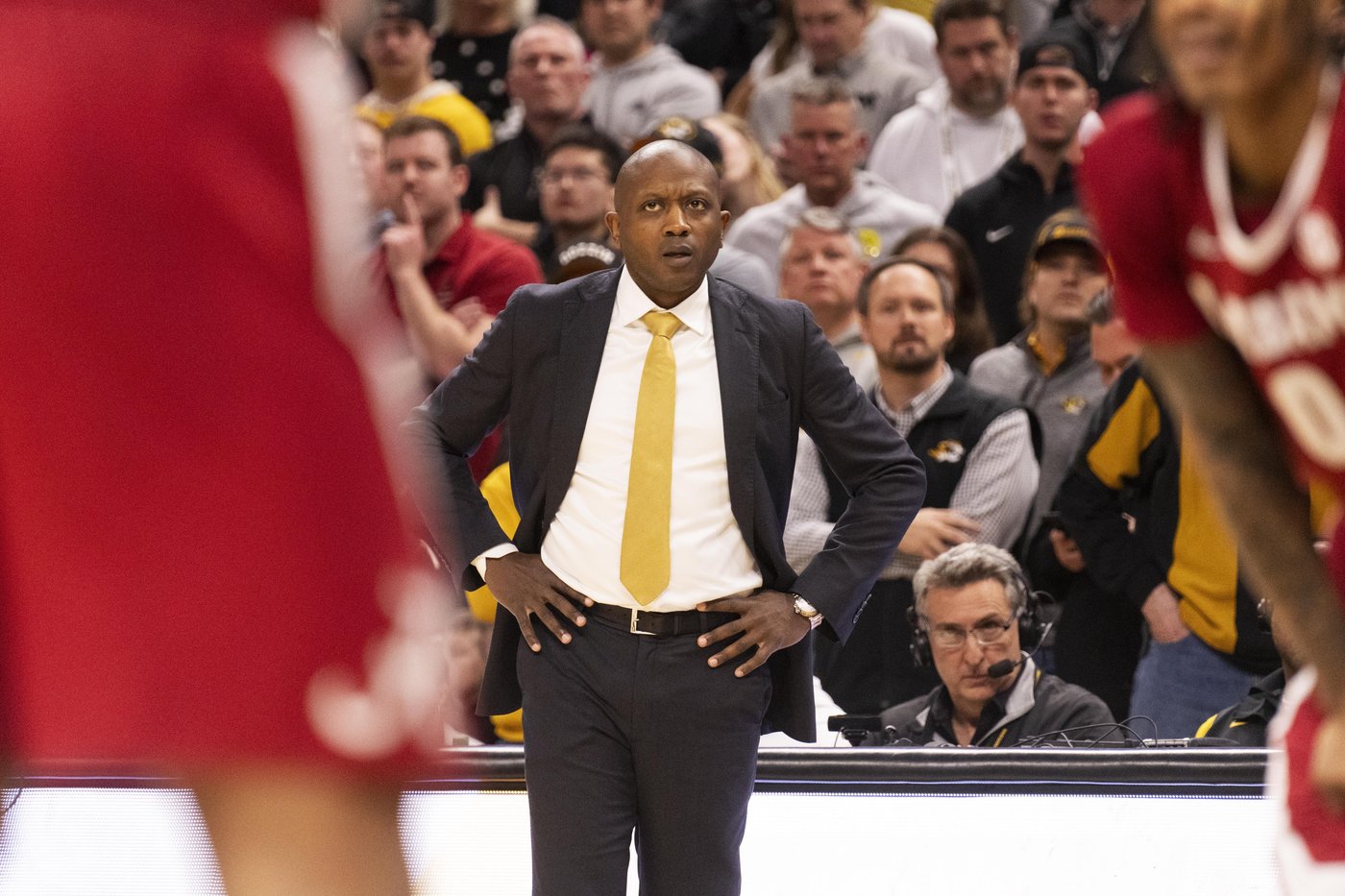 Missouri coach Dennis Gates takes PA microphone to head off court-storming celebration | iNFOnews.ca Missouri coach Dennis Gates takes PA microphone to head off court-storming celebration | iNFOnews.ca