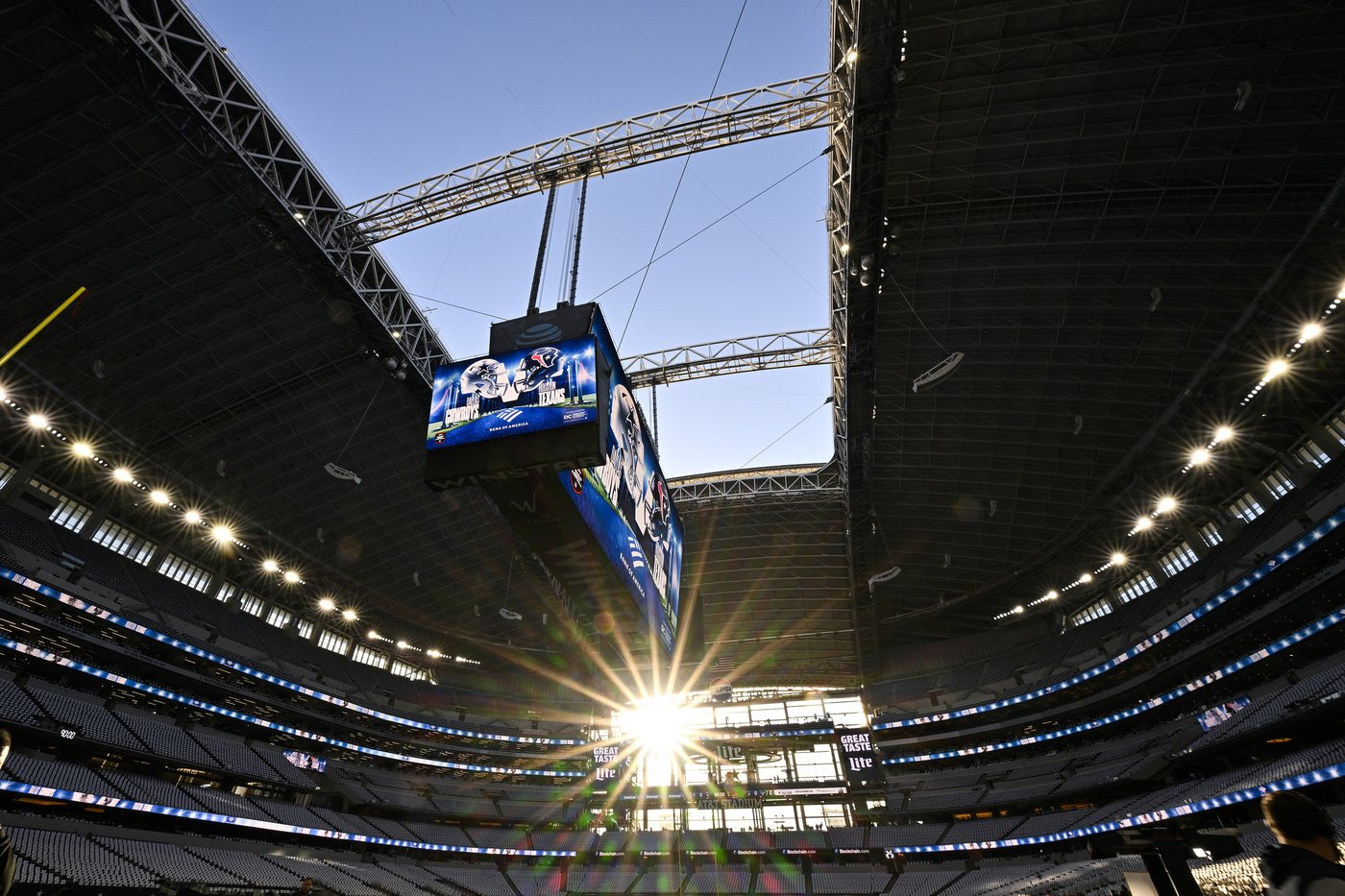 Debris falls from roof at home of Cowboys before game against Texans | iNFOnews.ca