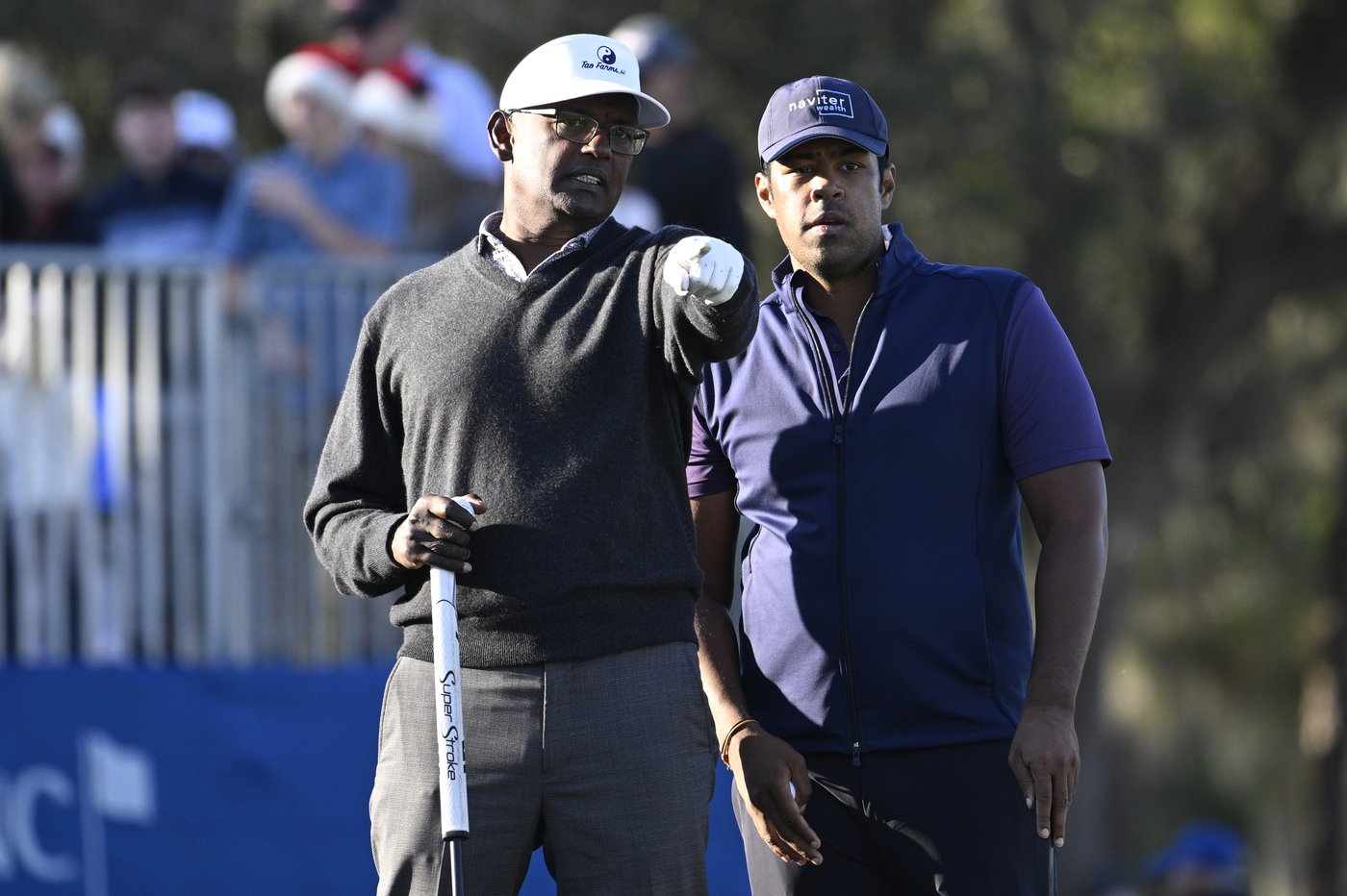 Tiger Woods and son Charlie share the lead at PNC Championship in Orlando | iNFOnews.ca Tiger Woods and son Charlie share the lead at PNC Championship in Orlando | iNFOnews.ca