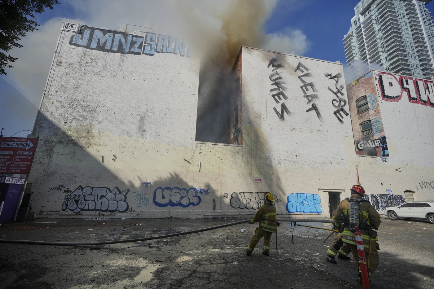 'Morrison Hotel' made famous by The Doors goes up in flames in LA | iNFOnews.ca